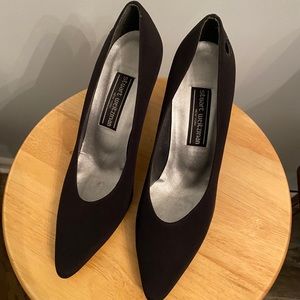 Stuart weitzman black pumps